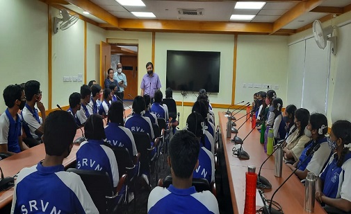 https://www.bis.gov.in/wp-content/uploads/2021/10/School-Visit2-1.jpeg